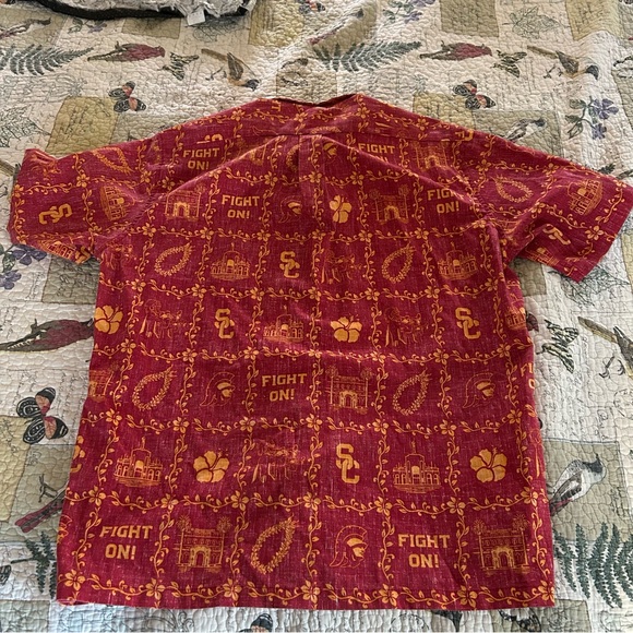 USC alumni Hawaiian shirt featuring school mascot and sights - Picture 1 of 8